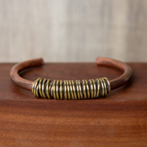 Pulsera de Cobre con diseño de bronce enrollado