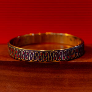 Pulsera de bronce con decoraciones en rojo